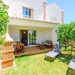 Дом отдыха Baya - Great Family Complex With Communal Pool Албуфейра